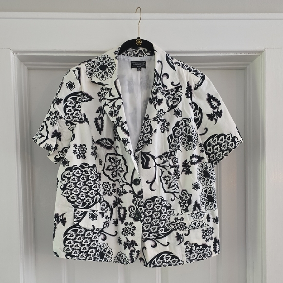 Elementz Jackets & Blazers - GUC- Elements Women's Black White Patterned short Sleeve Blazer, Sz 3X